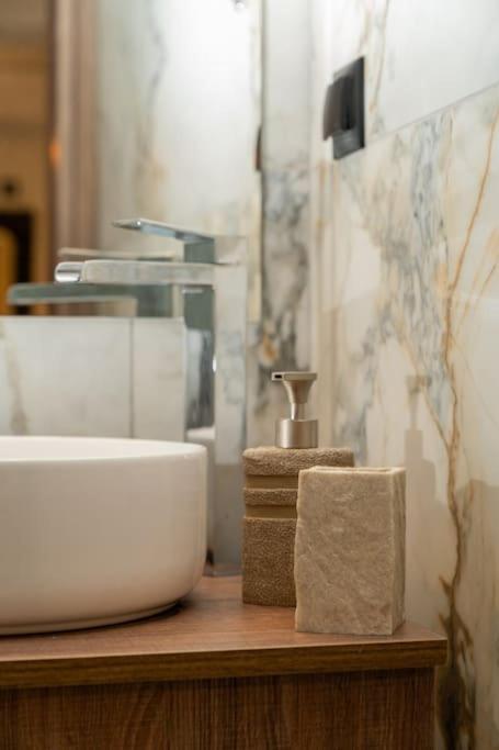 Dema Luxury Suites - Perikleous E6 Athens Ngoại thất bức ảnh